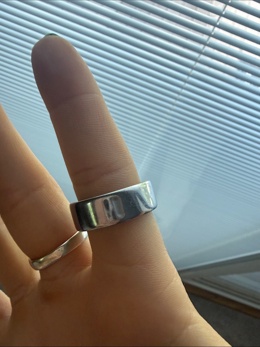 Oura 4 Silver without Charger size 9 - Picture 2 of 2